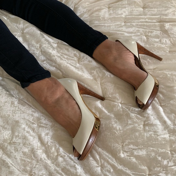 Louis Vuitton white leather shoes with 4” heels - Picture 2 of 8